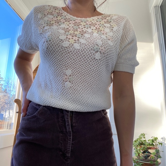 white flowery knit blouse - Picture 2 of 4